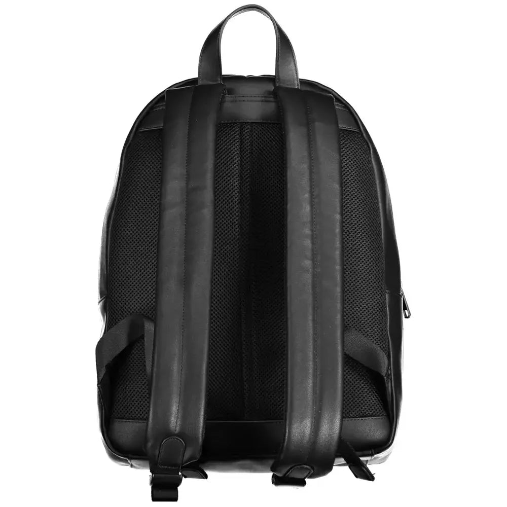 Front view with bag zipped and handles upright.