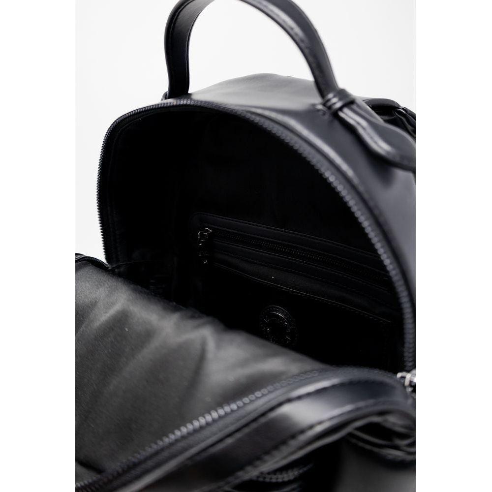 Front view with bag zipped and handles upright.