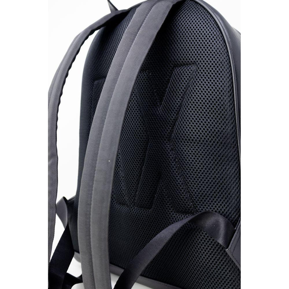 Front view with bag zipped and handles upright.