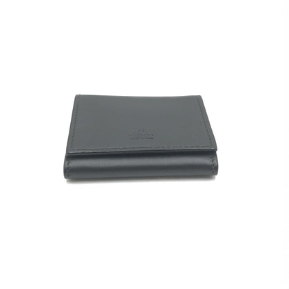 Gucci Compact Leather Wallet With Sleek Design